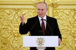 Der 71-jährige Putin hatte eigens die russische Verfassung ändern lassen, um noch einmal kandidieren zu können.