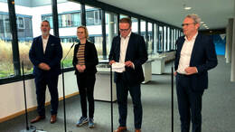 Co-Landesvorsitzender des BSW, Steffen Schütz (l-r), Katja Wolf, BSW-Fraktionschefin, CDU-Fraktionschef Mario Voigt und Georg Maier Thüringer SPD-Parteichef und geschäftsführender Innenminister von Thüringen stehen im Landtag von Thüringen beieinander. 