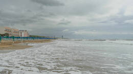 Schlechtes Wetter über dem Badeort Jesolo (Symbolfoto).