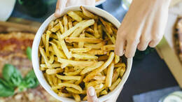 Schon gewusst? Mit einem Schuss Essig werden Ihre Pommes Frites besonders knusprig. (Symbolbild)