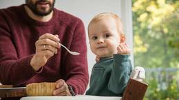 Sicher und bequem soll ein Kinderhochstuhl sein. Die Stiftung Warentest hat zwölf Modelle von verschiedenen Anbietern getestet.