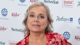 Als Kind hatte es „Tatort“-Star ChrisTine Urspruch nicht immer einfach. In einem Podcast spricht sie nun über einen Moment, den sie nie vergessen wird.