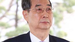 Südkoreas Verfassungsgericht hat die Amtsenthebung des im Zuge der Staatskrise suspendierten Premier Han Duck Soo abgewiesen.