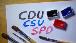 In den Koalitionsverhandlungen sollen die Arbeitsgruppen bis Montagnachmittag schriftlich die Ergebnisse ihrer Beratungen abliefern. (Symbolbild)
