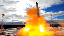 Erneuter Fehlschlag: Russlands moderne Interkontinental-Rakete RS-28 Sarmat ist offenbar kurz nach dem jüngsten Test explodiert. Moskau versucht diesen Rückschlag scheinbar zu vertuschen und die Explosion einem Drohnen-Angriff der Ukraine zuzuschreiben.
