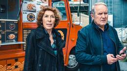 Tatort: Messer - Die Wiener Kommissare Moritz Eisner (Harald Krassnitzer) und Bibi Fellner (Adele Neuhauser) ermitteln am China-Imbiss.