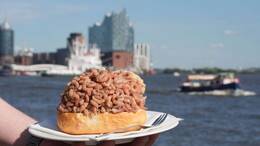 Krabbenbrötchen sind auch dieses Frühjahr vielerorts sehr teuer.