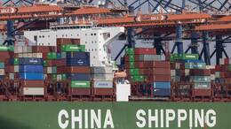 Trump-Zölle: An europäischen Häfen stauen sich zurzeit unter anderem Containerschiffe aus Asien.