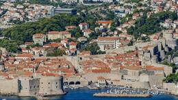 Dubrovnik wird oft als die „Perle der Adria“ bezeichnet. Doch die Fahrt in die kroatische Stadt dauert nicht nur lang – sondern kostet auch einiges an Mautgebühren.