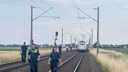Ein Mann attackiert mehrere Menschen im ICE.