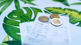Wie viel Trinkgeld üblich ist, variiert von Land zu Land.