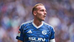 Mit seinem Einsatz am 1. August 2025 gegen Hertha BSC stand Timo Becker zum ersten Mal seit dem 25. September 2021 wieder in einem Pflichtspiel für die Profis des FC Schalke 04 auf dem Platz. In der Rückrunde 2022 spielte er auf Leihbasis für Hansa Rostoc