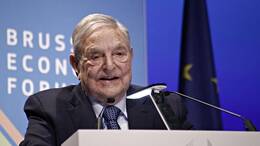 George Soros‘ Engagement für Menschenrechte, Demokratieförderung und Rechtsstaatlichkeit hat ihn zur Zielscheibe für Antisemiten und Verschwörungstheoretiker gemacht.
