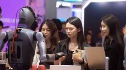 Bei der World Artificial Intelligence Conference in Shanghai waren humanoide Roboter ein Hingucker.