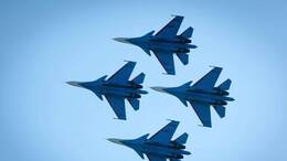 Verluste für Russland im Ukraine-Krieg: Kiews Geheimdienst meldet die Zerstörung und Beschädigung russischer Kampfjets nach einem Angriff. (Symbolbild)