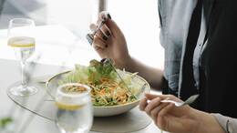 Ernährungsmedizinerin Dr. Daniela Kielkowski erklärt, wie der sogenannte Hungerstoffwechsel das Abnehmen erschwert.
