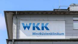Nach Angriffen auf eine Frau und einen Mann in Heide in Schleswig-Holstein überprüfen Ermittler einen Mann, der im Zusammenhang mit den Taten stehen könnte.