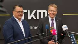 Ministerpräsident Daniel Günther (CDU, rechts) hat den Besuch des ausländischen Staatsgastes begleitet.