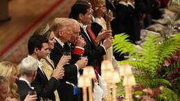 Cheers: Donald Trump, König Charles III. und die britischen Royals beim bescheidenen Umtrunk.