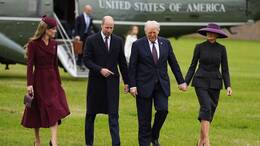 Kein Knicks, keine Verbeugung: Der britische Prinz William und Kate, Prinzessin von Wales, links, empfangen Präsident Donald Trump und First Lady Melania Trump auf Schloss Windsor. 