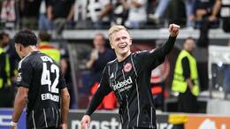 Jubel bei der SGE und Burkardt kurz. Der Stürmer traf kurz vor der Pause zum 3:1. 