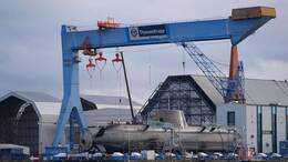 Auch über der Kieler U-Boot-Werft TKMS sollen Drohnen gesichtet worden sein. (Symbolbild)