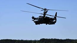 Ein russischer Ka-52 „Alligator“-Kampfhubschrauber im Einsatz.