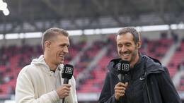 Nils Petersen (li.) schießt neben seinem Experten-Job bei DAZN in der Kreisliga alles kurz und klein.