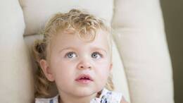 Eltern verspüren den Druck, ihr Kind schon im Kita-Alter auf die Schule vorzubereiten und entsprechend zu fördern.