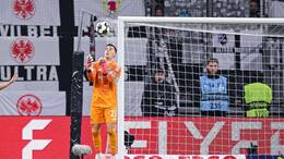 Michael Zetterer macht im Elfmeterschießen nicht die beste Figur.