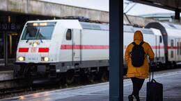 Schietwetter: Wegen Herbststürmen kann es im Bahnverkehr zu erheblichen Einschränkungen kommen.