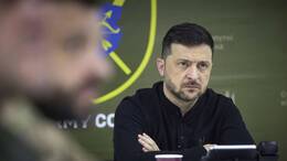 Russland erhöht den Druck an der Front: Präsident Wolodymyr Selenskyj während eines Briefings zur Lage in Pokrowsk.