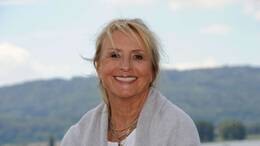 Schauspielerin Diana Körner plant zu ihrem Geburtstag ein Fest mit langjährigen Freunden.