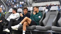 Sportchef Clemens Fritz (mitte) wollte Niclas Füllkrug (rechts) in der Winterpause zum SV Werder Bremen zurückholen. (Archivbild)