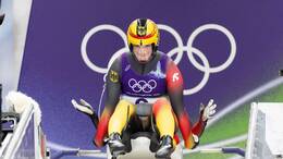 Dajana Eitberger und Magdalena Matschina wollen eine Medaille.