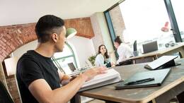 Nach dem Teammeeting bilden sich sofort Grüppchen, die das Gesagte besprechen? Ein Anzeichen für Misstrauen im Team.