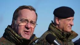 „Das Bündnis ist geschlossen, es ist handlungsfähig und handlungsbereit, es ist einsatzbereit und zugleich zeigt es, was die europäischen Partner innerhalb der Nato leisten“, sagte Verteidigungsminister Boris Pistorius (SPD) als Beobachter der Übung.