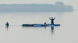 Buckelwal Timmy wird nicht aufgegeben. Eine private, und von Umweltminister Backhaus geduldete, Rettungsinitiative will den Wal zurück in die Nordsee befördern.