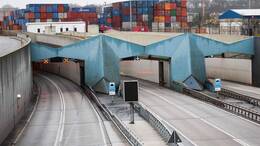 Die Sperrung der A7 zwischen Hamburg-Stellingen und -Heimfeld sorgt am Sonntag zunächst nicht für größere Verkehrsbehinderungen. (Archivbild)