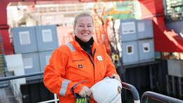 Sandra Ludwig ist eine der wenigen Frauen, die regelmäßig auf der einzigen deutschen Offshore-Bohrinsel arbeiten.