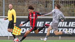 Transfer fix: Jasha Barry (l.) wechselt aus der U19 von Eintracht Frankfurt in die U23 des SV Werder Bremen.