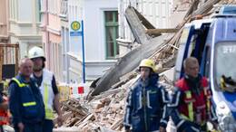 In Görlitz werden drei Personen nach einem Hauseinsturz vermisst.