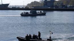 Minentaucher der Bundeswehr in einem Schlachboot.