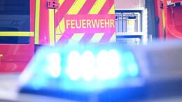 In der Spitze waren nach Angaben des Feuerwehrverbands Pinneberg mehr als 90 Kräfte von Feuerwehr, DLRG, Polizei und Rettungsdienst im Einsatz. (Symbolbild)