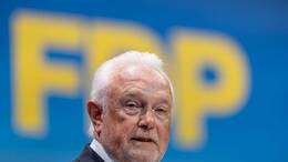 Kubicki hat sich gegen die überraschende Gegenkandidatin bei der Wahl des FDP-Vorsitzes, Strack-Zimmermann, durchgesetzt.